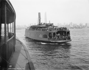 Een veerboot, New York, ca. 1900 (zwart-wit foto)