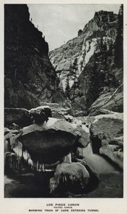 Canyons van Colorado: Los Pinos Canon, Toltec Gorge, met trein die tunnel binnenrijdt door William Henry Jackson