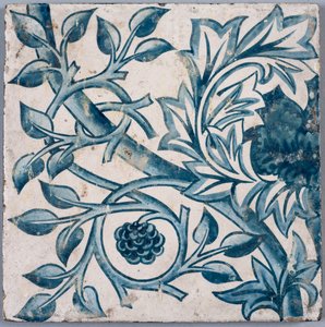 Blauw bloemmotief. Tegel, 1870s-1880s