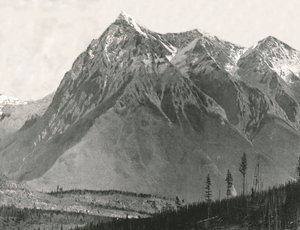 De Rockies: Chancellor Peak, Leanchoil, Canada, 1895 door William Notman and Son