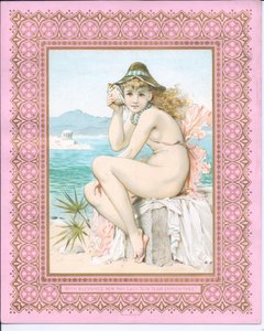 Victoriaanse nieuwjaarskaart van een badende schoonheid op een strand met een schelp aan haar oor, ca. 1881