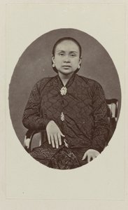 Echtgenote Ratoe van Pakoe Boewono IX, Susuhunan van Surakarta door Woodbury and Page