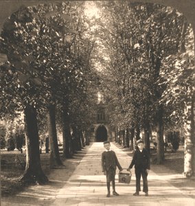 Toegang tot Trinity Church, Stratford on Avon, Engeland, 1905