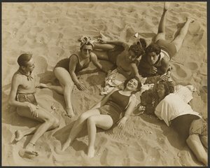 [Coney Island]. door Yasuo Kuniyoshi