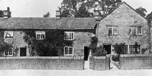 Huizen in Eyam, waar de Grote Pest uitbrak, Derbyshire, 1924-1926 door York and Son