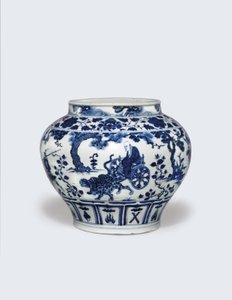 Een uitzonderlijk zeldzame en belangrijke blauw-witte pot, Guan door Yuan Dynasty Chinese School