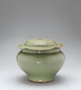 Longquan Celadon geribbelde pot & deksel door Yuan Dynasty Chinese School