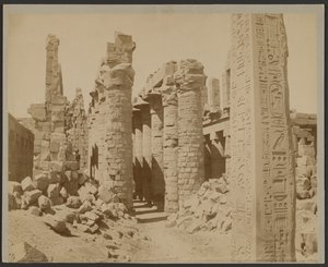 Karnak, Obelisk Thoetmes 1e en Zuilenhal [illeg] door Zangaki