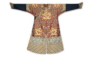 Keizerlijke kastanjebruine geborduurde gaas drakenjas, Mangpao, Qianlong-periode