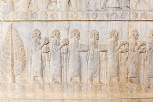 Oud reliëf van de Achaemeniden; delegatie van de Ioniërs; Apadana Paleis; archeologische site; oude Perzische stad Persepolis; UNESCO Werelderfgoed; Fars Provincie; Iran; Azië door Frederick (attr. to) Barnard