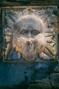 Assisi, Italië, een fontein (foto)