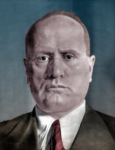 Benito Mussolini door . .