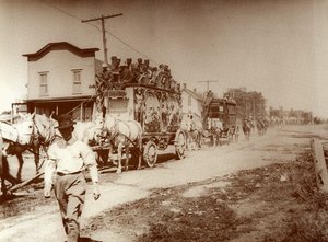 Circus komt naar de stad, ca. 1905 (foto)