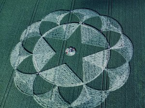 Graancirkel in gerstveld, Avebury Trusloe, Wiltshire, 20 juni 1998 (luchtfoto)