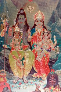 God Shiva en Godin Parvati met hun zoon Ganesha door . .