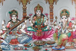Lakshmi, de vrouw van Vishnu, is godin van voorspoed, geluk en schoonheid. Ganesh