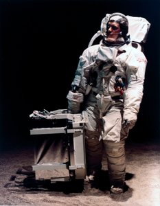 Bemand ruimtevlucht, VS, Apollo, Algemeen De Apollo Laser Ranging Retro-Reflector door Ferdinand Georg Waldmuller