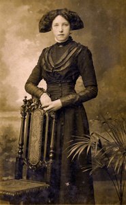Portret van een Edwardiaanse vrouw, Eastbourne c.1908 door . .