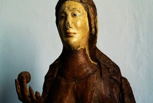 Vrouwelijke figuur, houten standbeeld door Unbekannt Unbekannt