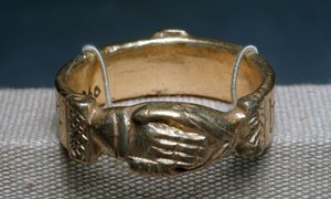 Huwelijksalliantie. Uit Schotland. 15e eeuw. Londen, Victoria en Albert Museum door Scottish School