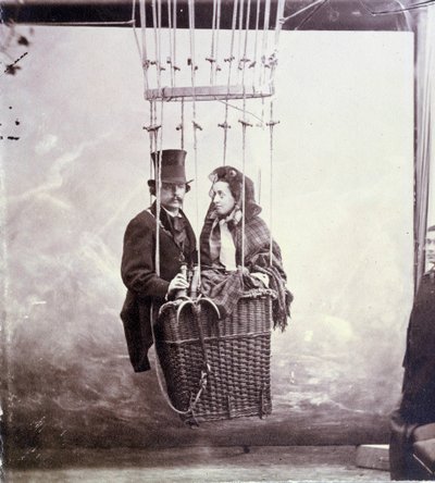 Fotografisch portret van fotograaf en aerostaatpiloot Felix Tournachon alias Nadar (1820-1910) en zijn vrouw poserend in een ballonmand door Nadar