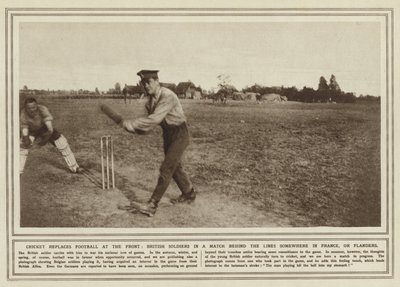 Cricket vervangt voetbal aan het front, Britse soldaten in een wedstrijd achter de linies ergens in Frankrijk of Vlaanderen door (after) English photographer