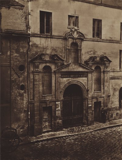 Entree van het Hospice des Menages rue de Sevres in 1868 door (after) French Photographer