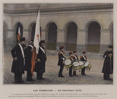 De Trommels, Een Hova Vlag door (after) French Photographer