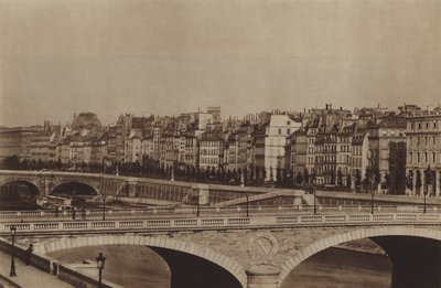 Quai de la Megisserie rond 1860, het theater van Chatelet is al gebouwd (zwart-wit foto) door (after) French Photographer