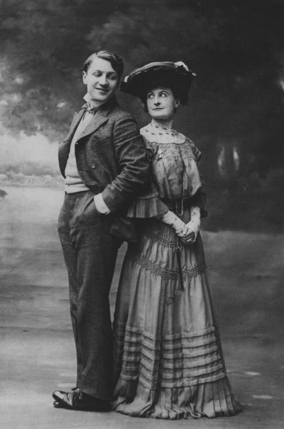 Sacha Guitry en Charlotte Lyses door (after) French Photographer