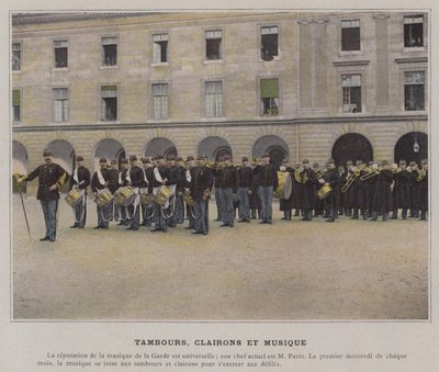 Tamboers, klaroenen en muziek door (after) French Photographer