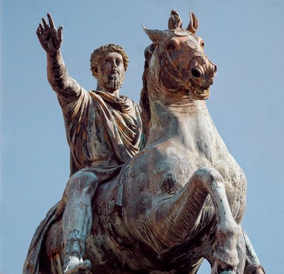 Ruiterstandbeeld van de Romeinse keizer Marcus Aurelius (Caesar Marcus Aurelius Antoninus Augustus) (121-180). Bronzen beeld. Kopie naar het origineel bewaard in het Capitool Museum, Rome door (after) Roman