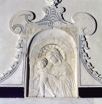 Bas-reliëf van een Madonna en Kind door (attr. to) Donatello
