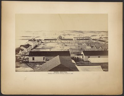 Sickel Hospital, kijkend in de richting van Fairfax Seminary, 5 januari 1864. door A.J. Russell