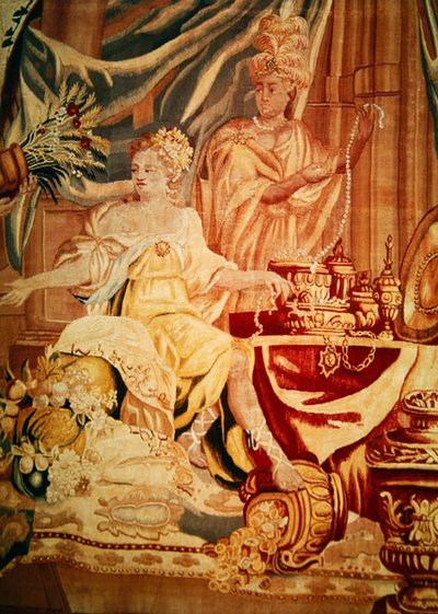 Azië, uit een wandtapijt van de vier hoeken van de wereld, detail van een allegorische figuur die zich met juwelen siert, eerste helft van de 18e eeuw (detail) door A. Baertams