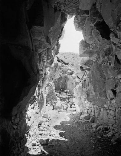 Gravers aan het werk in een marmergroeve in de Apuane Alpen, Toscane door A. Corsini