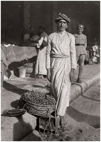 Een kleine handel die weinig oplevert, Irak, 1925 door A. Kerim