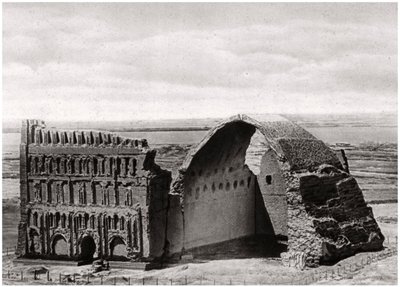 De Taq-i Kisra vanuit de lucht, Ctesiphon, Irak, 1925 door A. Kerim