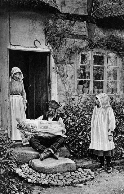 Een man leest The Daily Mail, Shropshire, ca. 1922 door A. W. Cutler