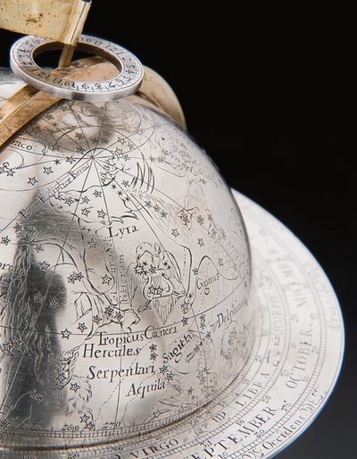 Twee uitzonderlijke aard- en hemelglobes, ondersteund door Hercules en Atlas, Augsburg door Abraham Drentwett