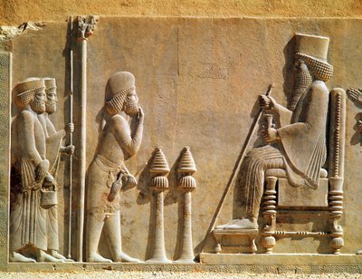 Een Medische officier brengt hulde aan koning Darius I (c.550-486 v.Chr.) uit de Schatkamer, c.515 v.Chr. door Achaemenid