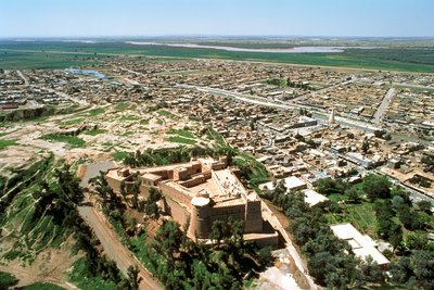 Luchtfoto van de stad, hersteld door de Achaemeniden na de vernietiging door de Assyriërs in 640 v.Chr. door Achaemenid