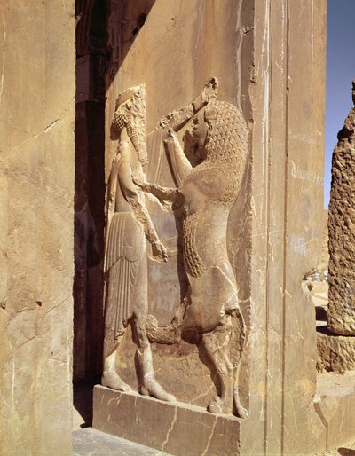 Darius vecht met de leeuw, detail van de westelijke ingang van het Paleis van Darius de Grote door Achaemenid