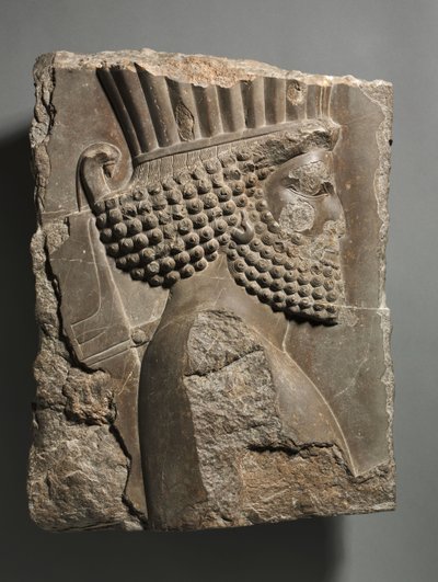 Fragment van een muurschildering uit het paleis van Xerxes, Persepolis: "Wachter" in processie, 486-465 v.Chr. door Achaemenid