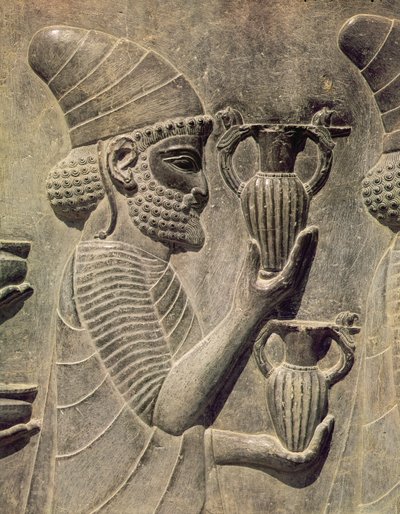 Fenicische die twee vazen draagt als offer, detail van het reliëffries op de oostelijke trap naar de Apadana, Achaemenidische periode, ca. 515 v.Chr. door Achaemenid