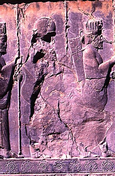 Rij van hoogwaardigheidsbekleders, van de westelijke ingang naar de Zaal van Honderd Zuilen (detail) door Achaemenid