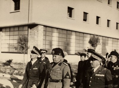 Inhuldiging van de gebouwen van het Koninklijk Vliegveld "Fausto Pesci" in Bologna, in aanwezigheid van de Duce Benito Mussolini, 24/10/1936 door Achille Villani