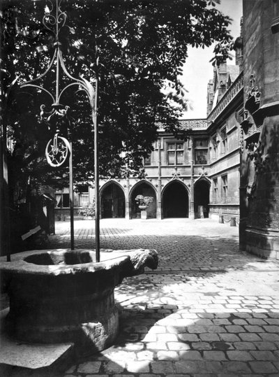 Cluny Hotel gezien vanuit de binnenplaats, Parijs door Adolphe Braun