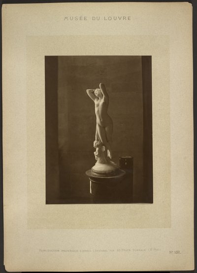 [Cupido en Psyche door Pradier / Musee Louvre]. door Adolphe Braun