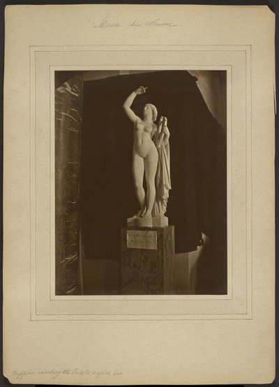 [Sappho roept de goden aan om haar te inspireren, door Pradier / Musée du Louvre] door Adolphe Braun
